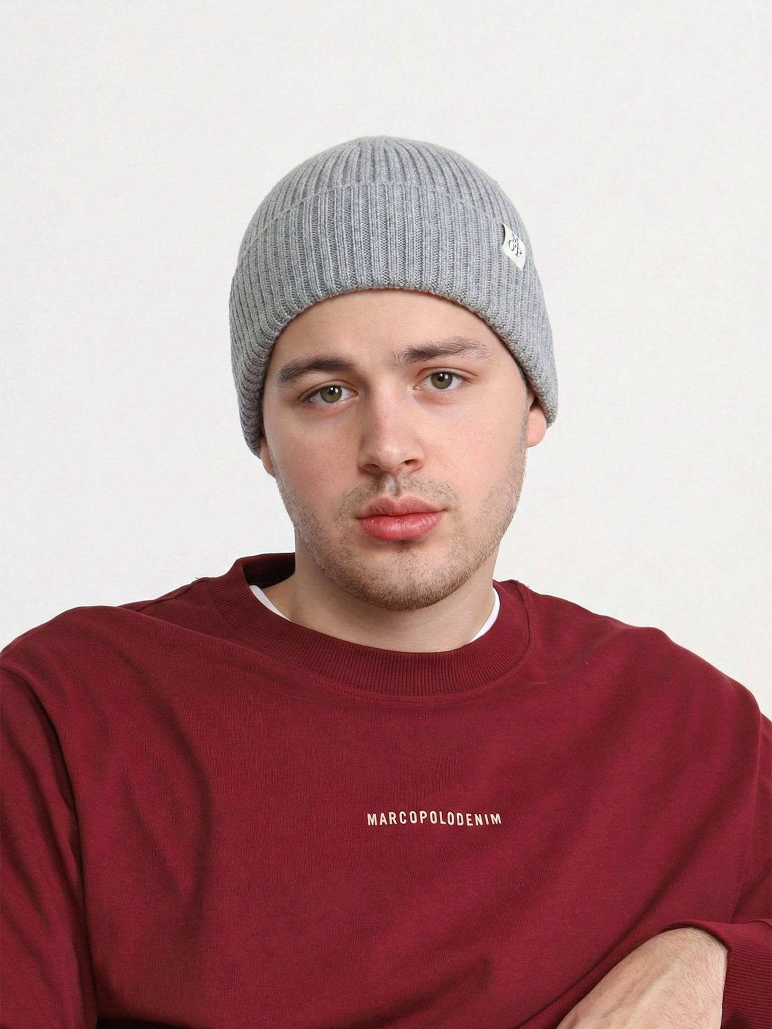 Шапка-бини серого цвета с отворотом из хлопка